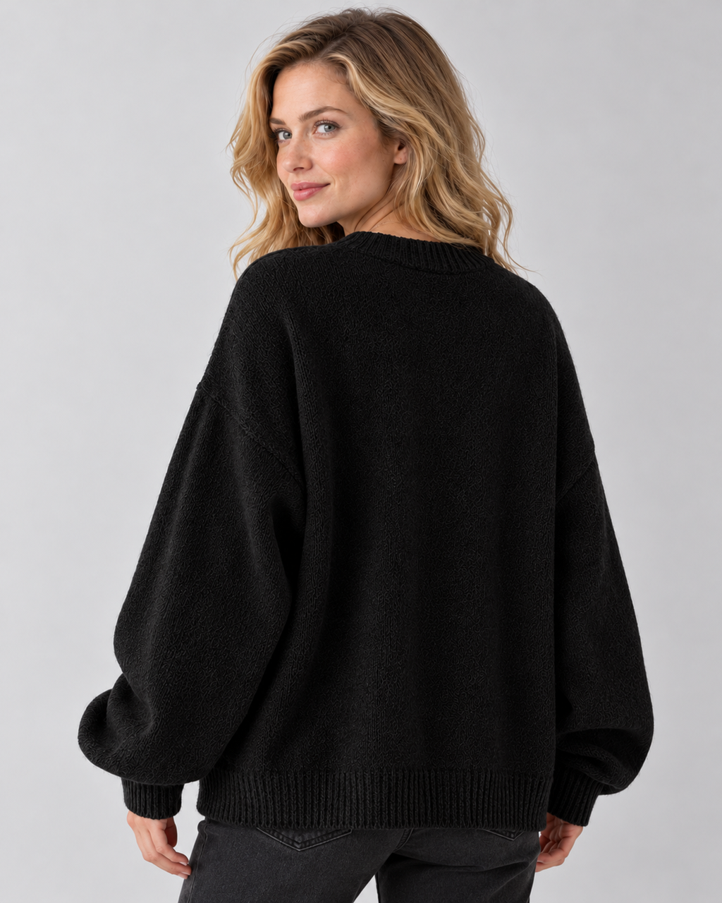 Avery & Mercer AM-US-W01 | Black | rear | studio product candidate